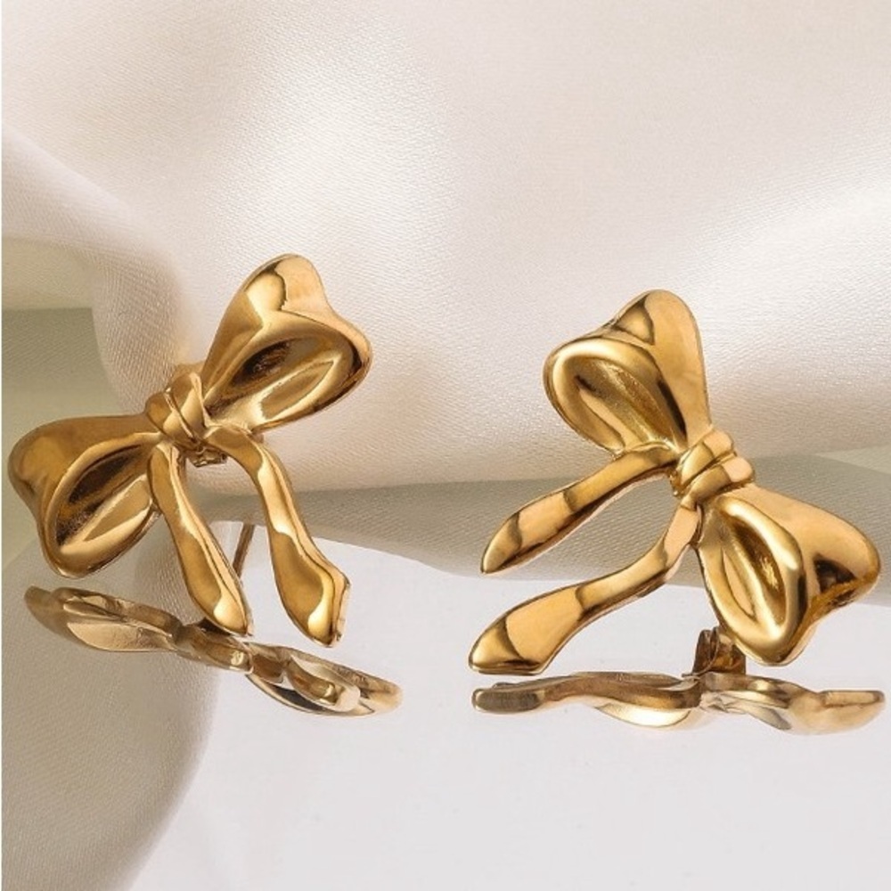 18K Bow Stud Earrings (2012) - Picture 3 of 5